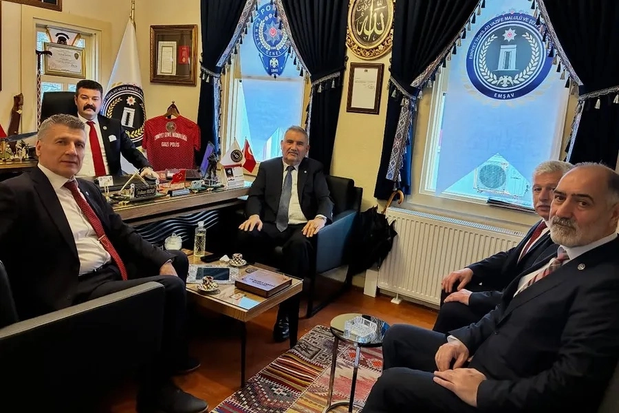EMSAV&rsquo;a emekli polis başkanlarından anlamlı ziyaret