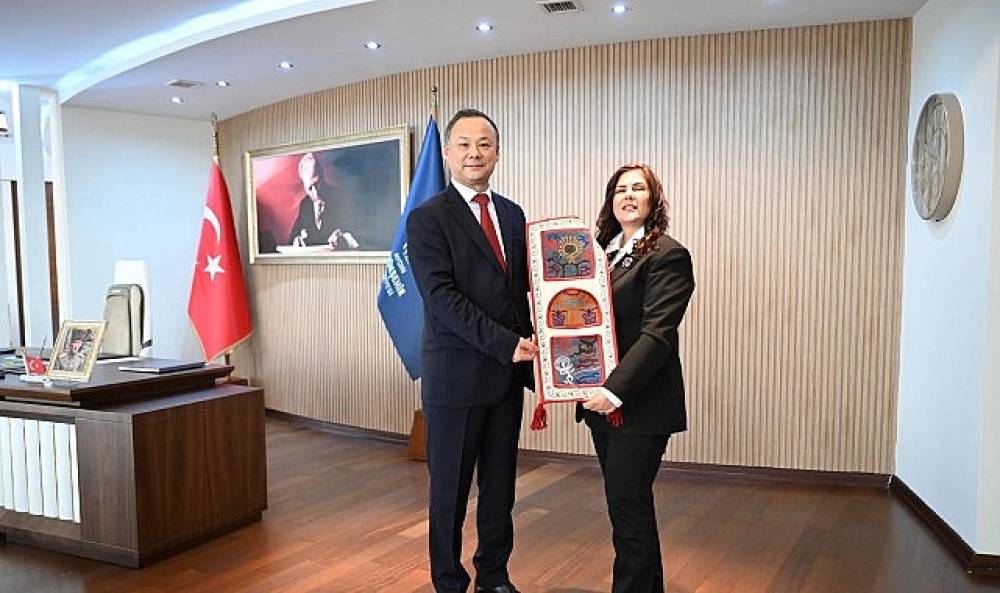Başkan &Ccedil;er&ccedil;ioğlu'na Kırgızistan Ankara B&uuml;y&uuml;kel&ccedil;isi Ruslan Kazakbaev'den Ziyaret