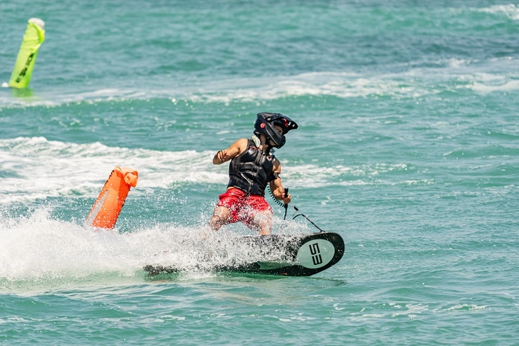 İzeltaş D&uuml;nya Motosurf Şampiyonası'nda heyecan fırtınası başladı