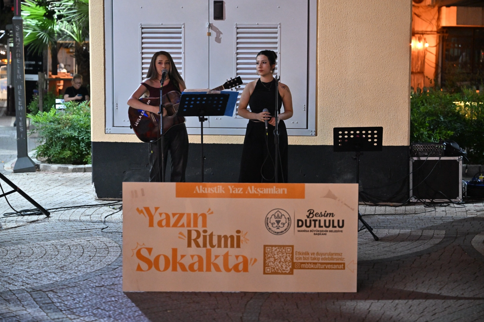 Akustik Yaz Akşamları ile m&uuml;ziğin ritmi Manisa'da