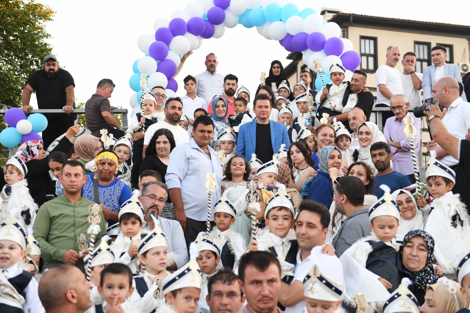 Bursa'da 40 mahalleden 200 &ccedil;ocuk s&uuml;nnet ş&ouml;leninde buluşuyor