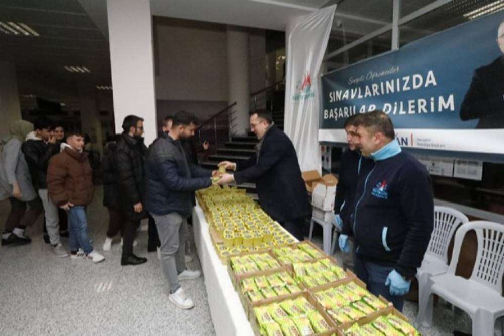 Nevşehirli &ouml;ğrencilere sınav &ouml;ncesi ikram