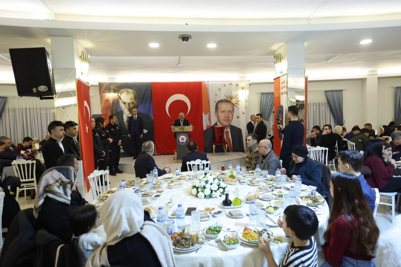 Kayseri B&uuml;y&uuml;kşehir şehit aileleriyle iftar sofrasında buluştu