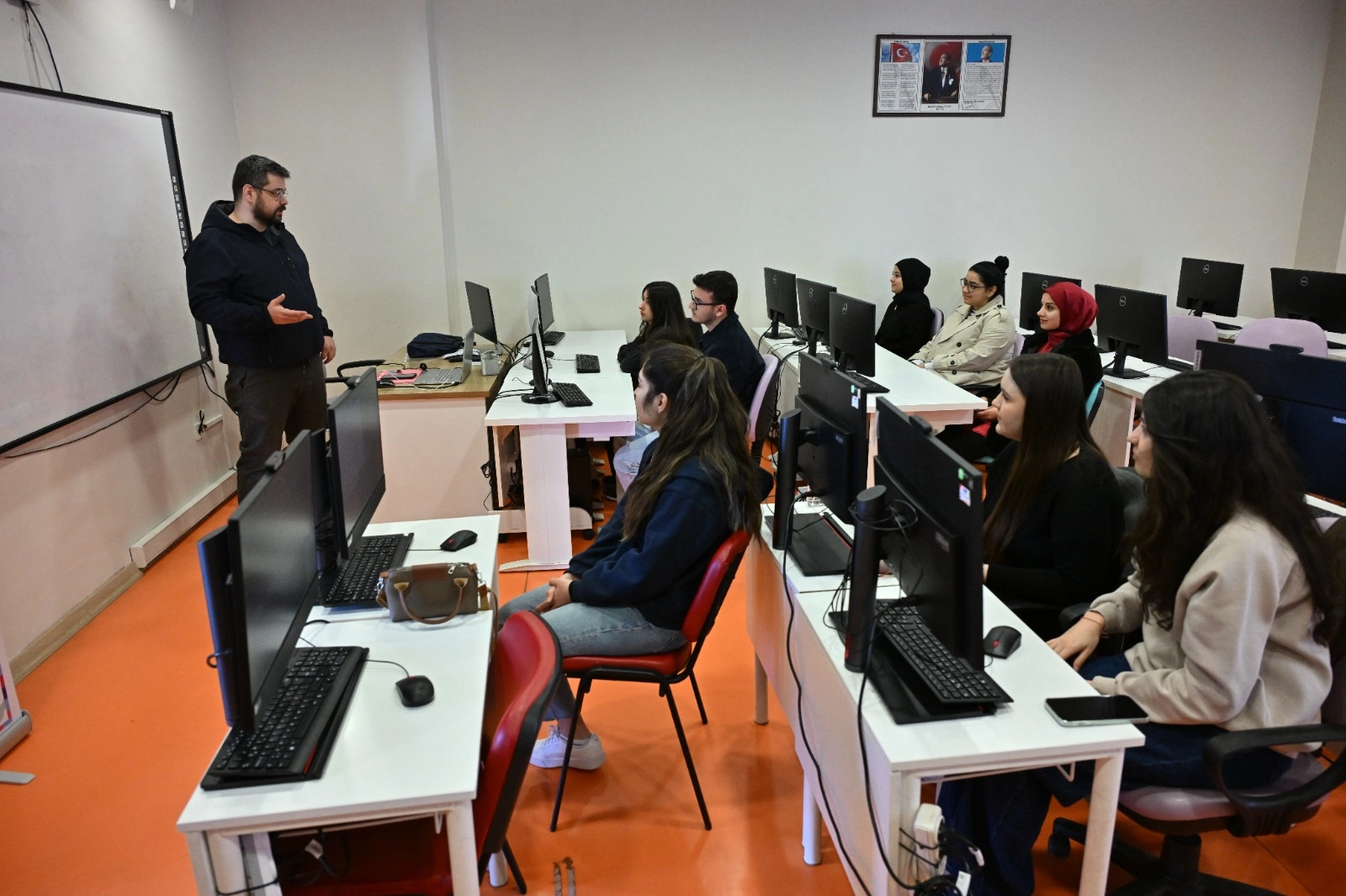 Manisa B&uuml;y&uuml;kşehir&rsquo;den gen&ccedil;lere dijital vizyon