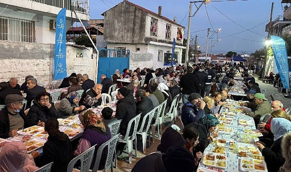 Başkan &Ccedil;er&ccedil;ioğlu her g&uuml;n binlerce vatandaşı iftar sofralarında buluşturmaya devam ediyor
