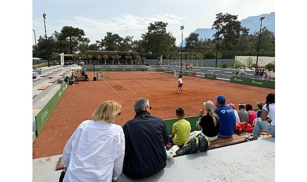 Geleceğin tenis&ccedil;ileri Kemer'de buluştu