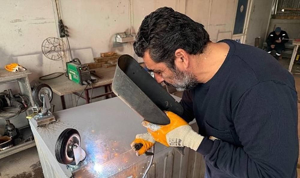 Kartepe'de &Ccedil;&ouml;p Konteynerlerine Yeni G&ouml;r&uuml;n&uuml;m