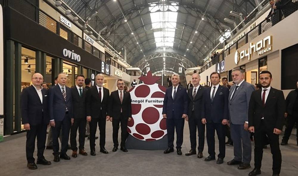 İneg&ouml;l Mobilyası Vitrine &Ccedil;ıktı