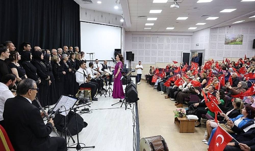 19 Mayıs Coşkusu Kartepe'de T&uuml;rk&uuml; ve Nağmelerle Yaşandı