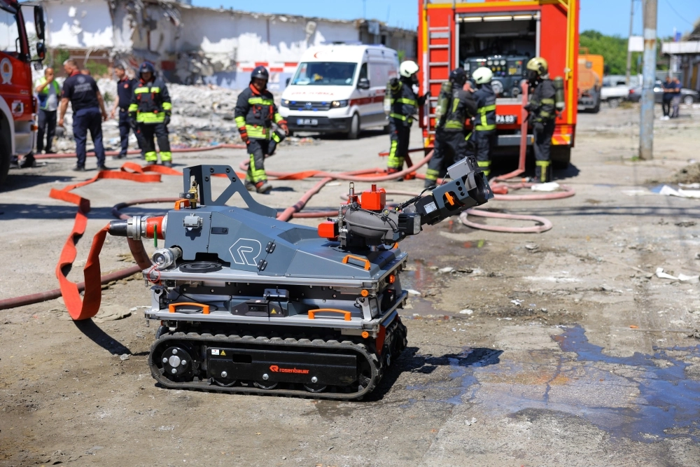 Samsun İtfaiyesi &ldquo;Alevkıran&rdquo; robotuyla g&uuml;&ccedil;leniyor