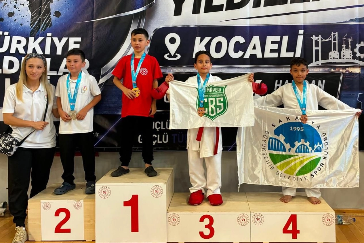 Sakarya'nın minik yıldızları Kocaeli&rsquo;den 19 madalya ile d&ouml;nd&uuml;