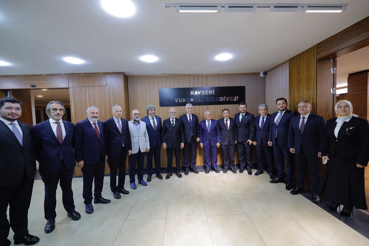 Ticaret Bakanı Bolat'tan Kayseri B&uuml;y&uuml;kşehir'e ziyaret