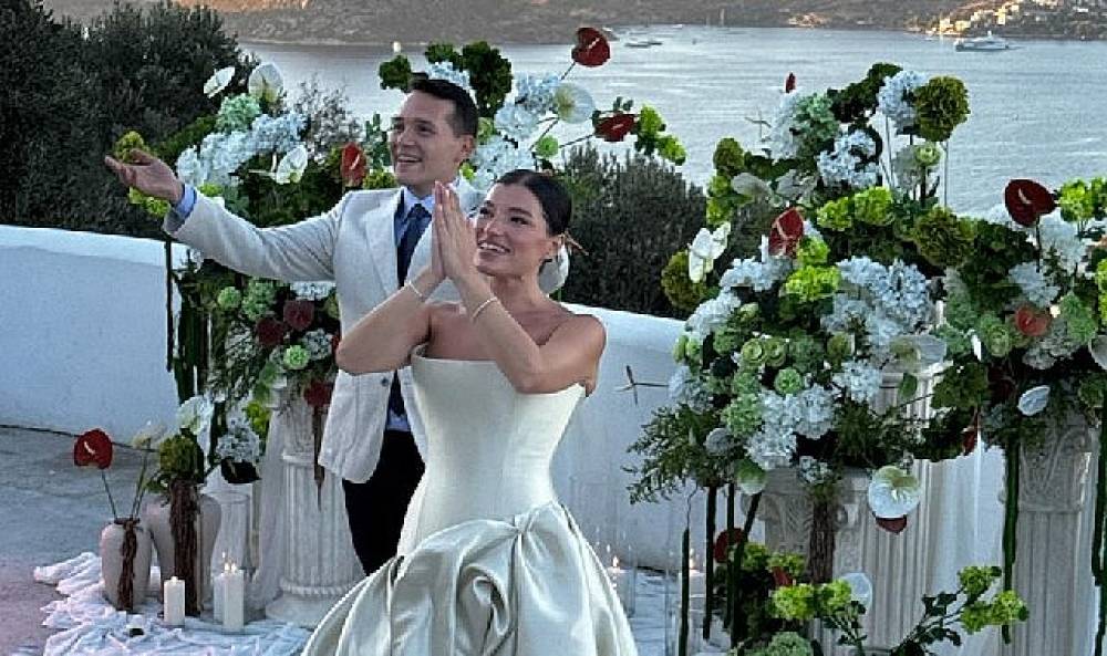 Bodrum'da G&ouml;rkemli Nişan: Kardelen Yokarlı ve Saldıray &Ouml;zsekban Evliliğe İlk Adımı Attı