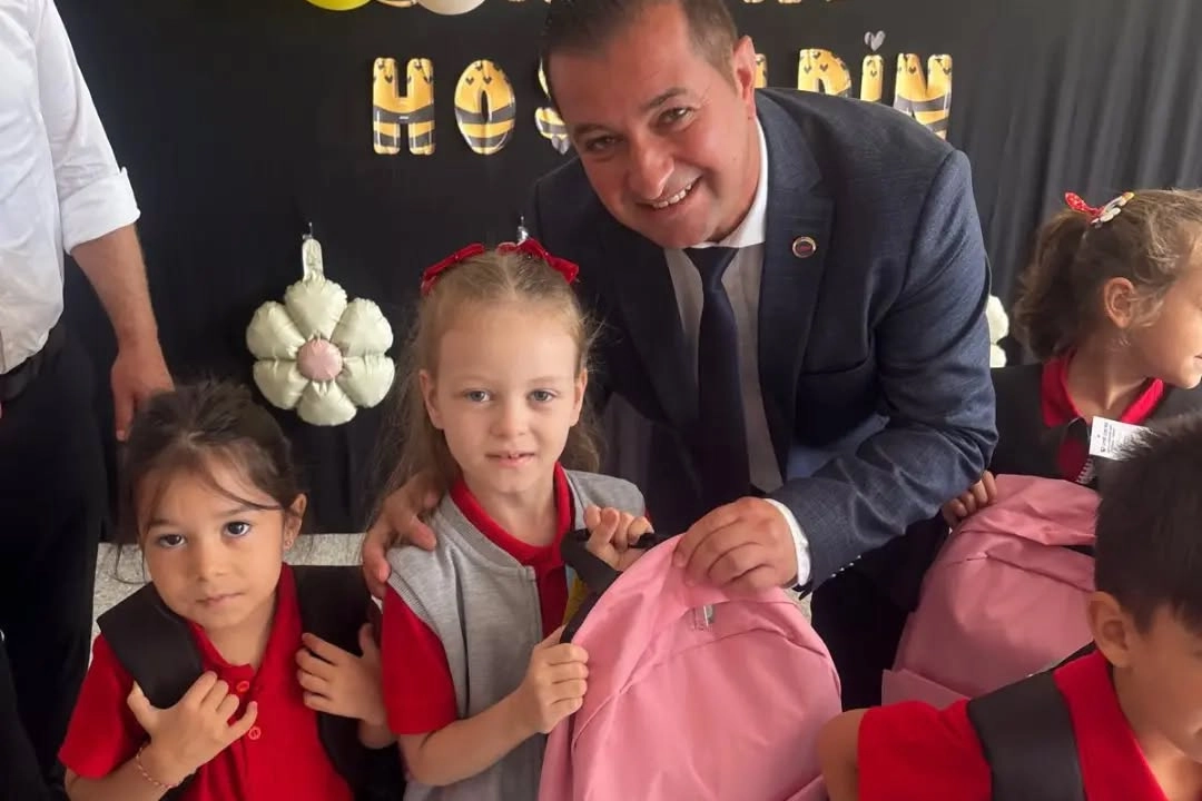Yenimuhacir Belediyesi'nden &ouml;ğrencilere 'ilk' destek