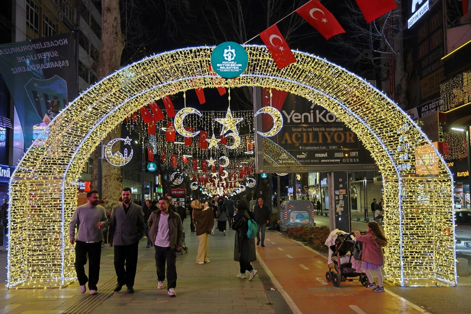 İzmit, Ramazan&rsquo;ı ışıl ışıl karşılıyor