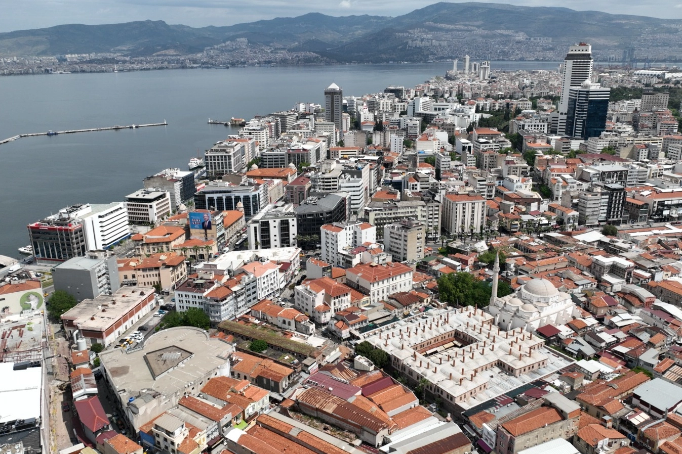 &ldquo;İzmir Yenileniyor&rdquo; markası tescillendi