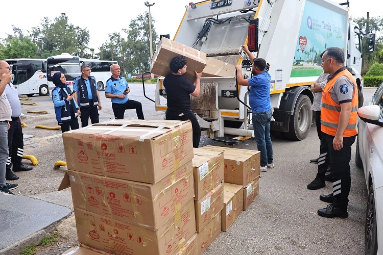 Antalya Otogarı&rsquo;nda sağlıksız gıdaya ge&ccedil;it yok