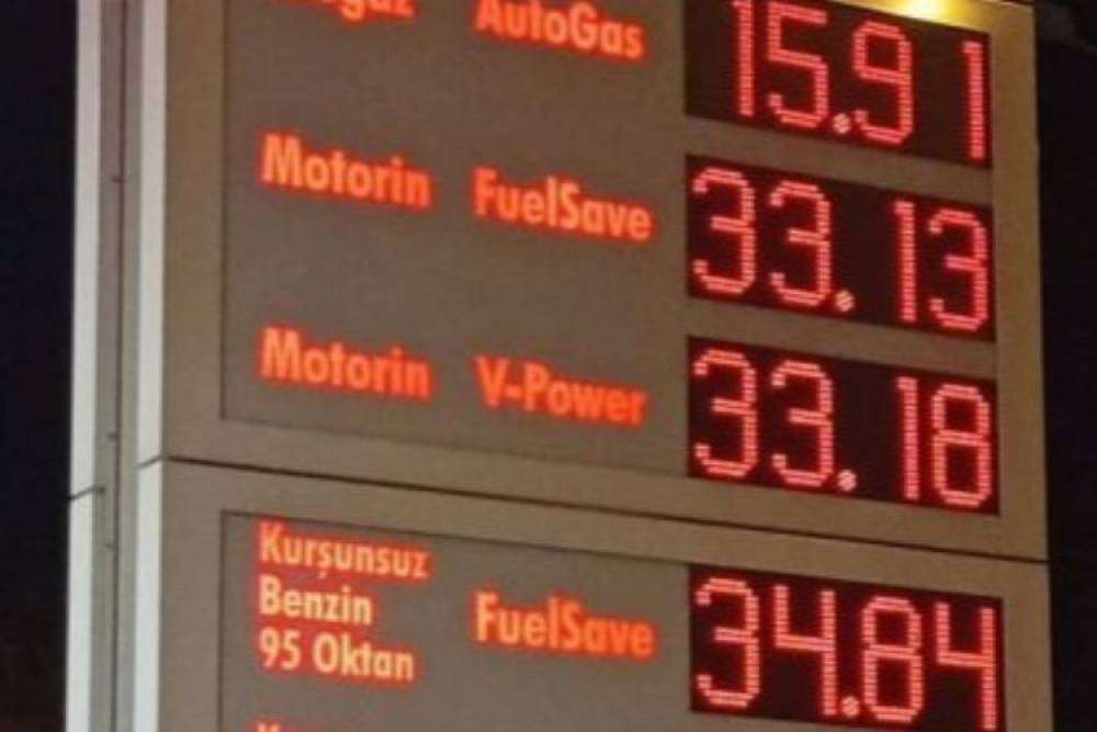 Akaryakıta &Ouml;TV zammı! Dev zam pompaya yansıdı