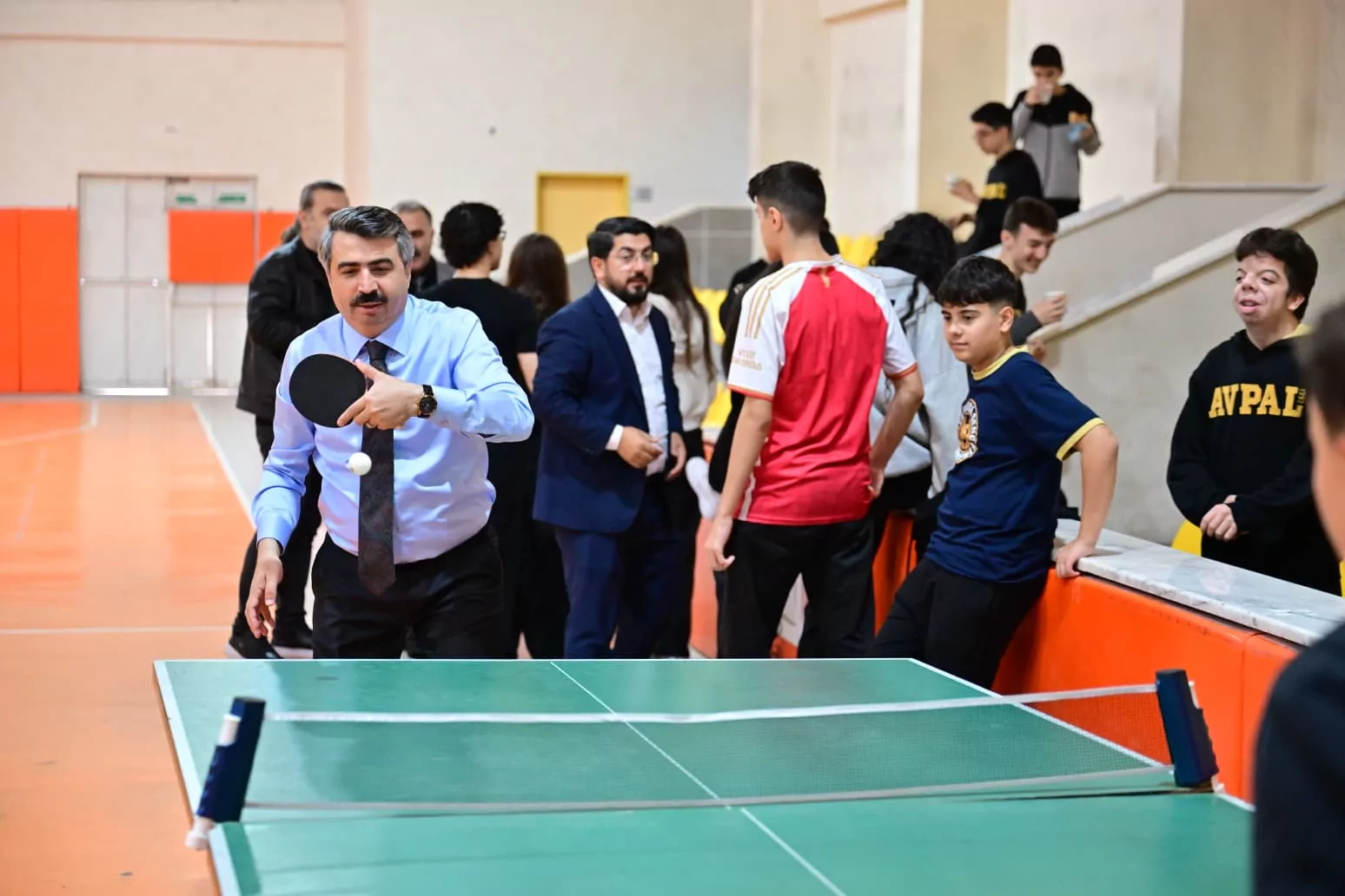 Bursa Yıldırım'da Başkan Yılmaz gen&ccedil;lerle spor yaptı