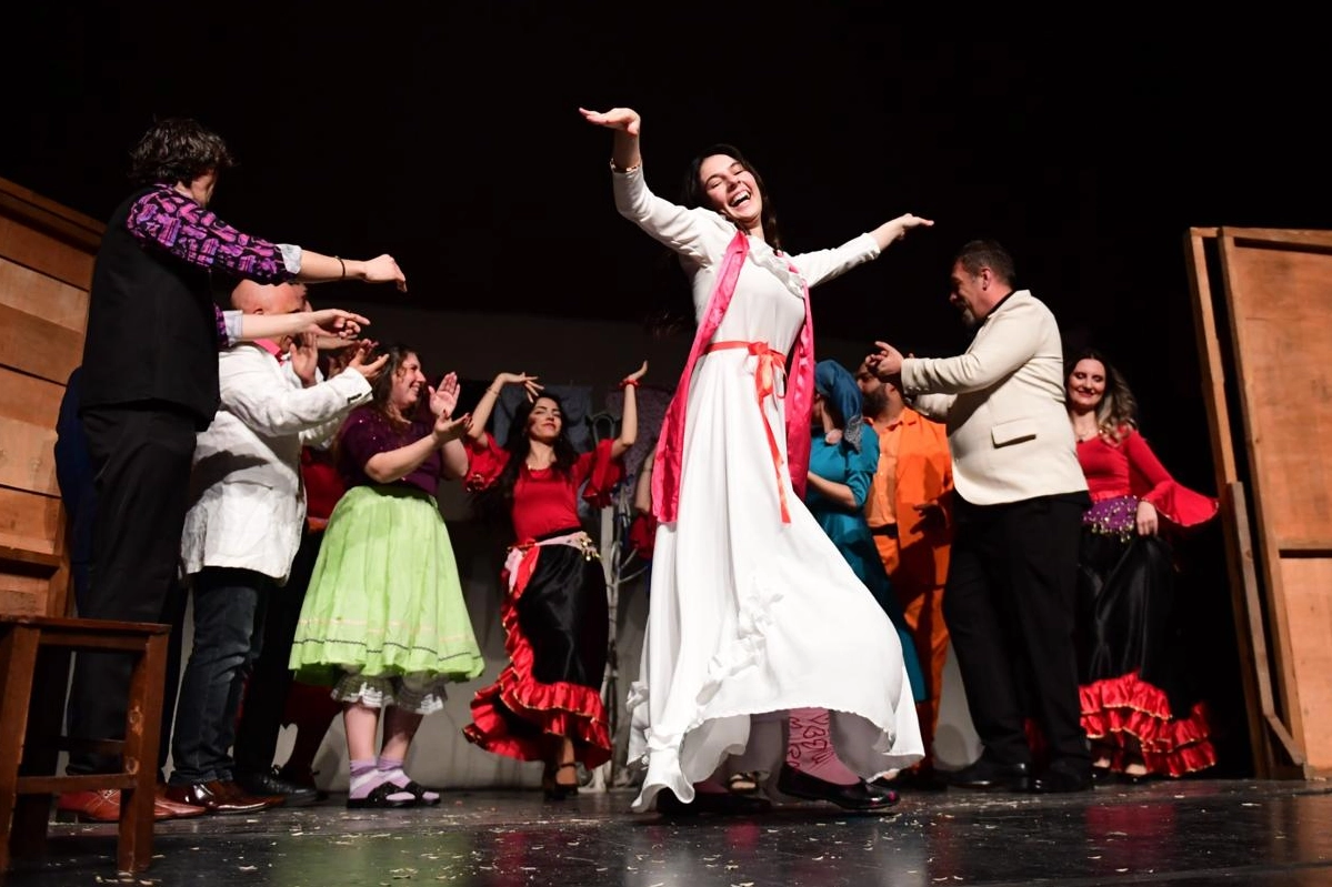 Osmangazi Belediyesi, &lsquo;Deli Ayten&rsquo; ile Bursalı sanatseverleri buluşturdu