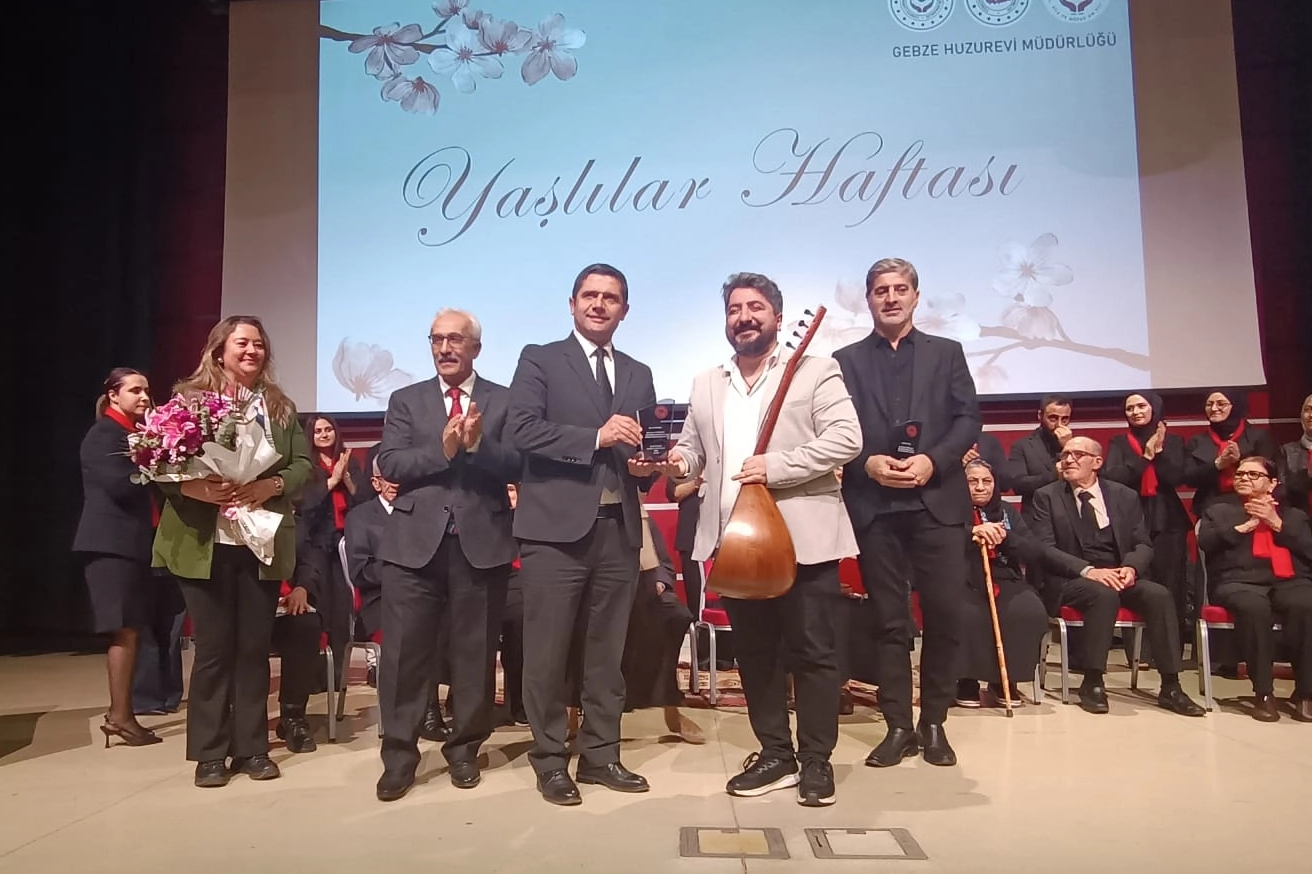 GT&Uuml;&rsquo;den Yaşlılara Saygı Haftası&rsquo;nda g&ouml;n&uuml;l k&ouml;pr&uuml;s&uuml;