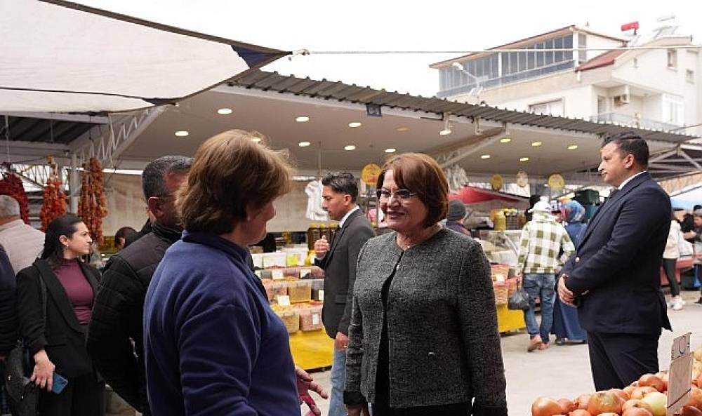 Başkan Hatice Gen&ccedil;ay'dan, Pazar Esnafına Bayram &Ouml;ncesi Ziyaret