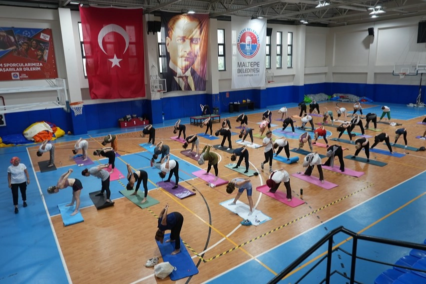 Maltepeli kadınlara &uuml;cretsiz yoga desteği
