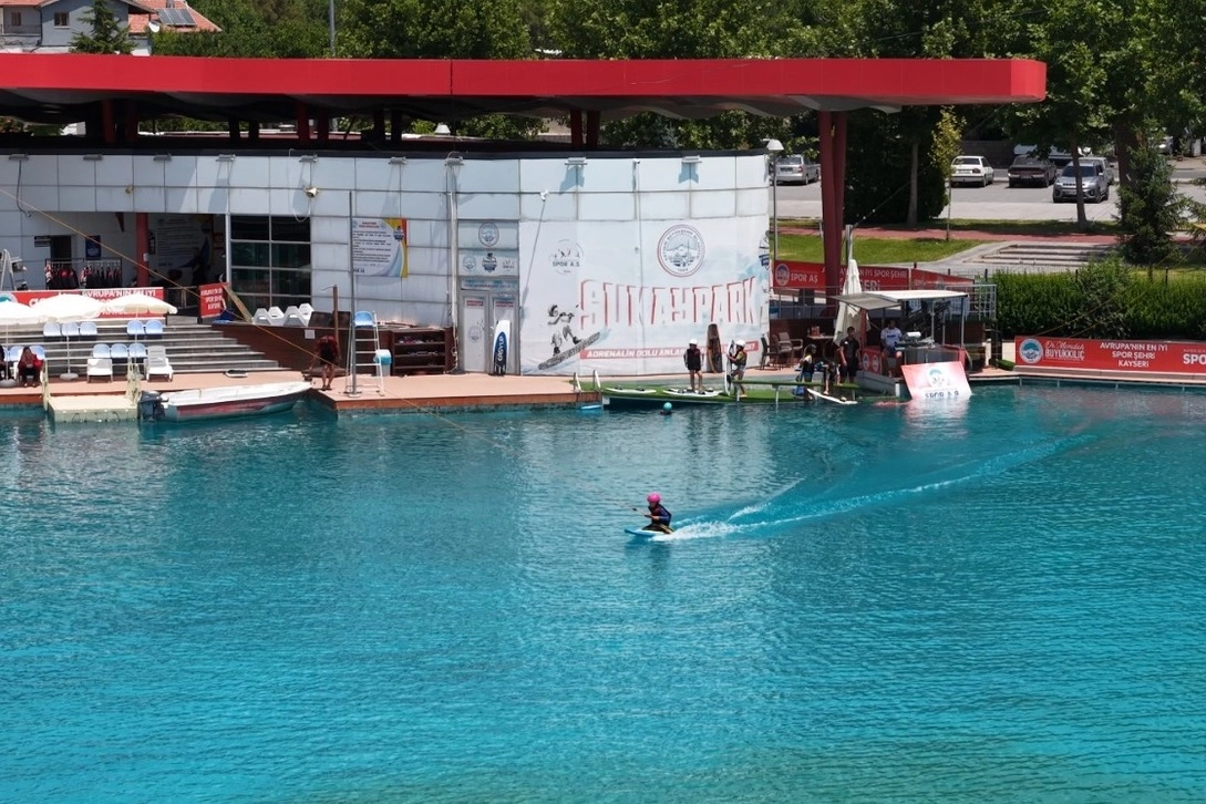 Kayseri B&uuml;y&uuml;kşehir Yaz Spor Okulları'na b&uuml;y&uuml;k ilgi