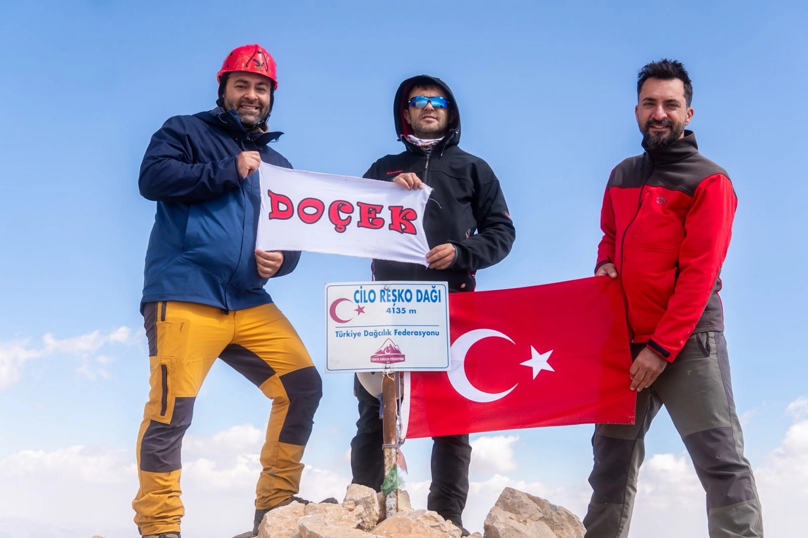 DO&Ccedil;EK Hakkari Cilo zirvesinde