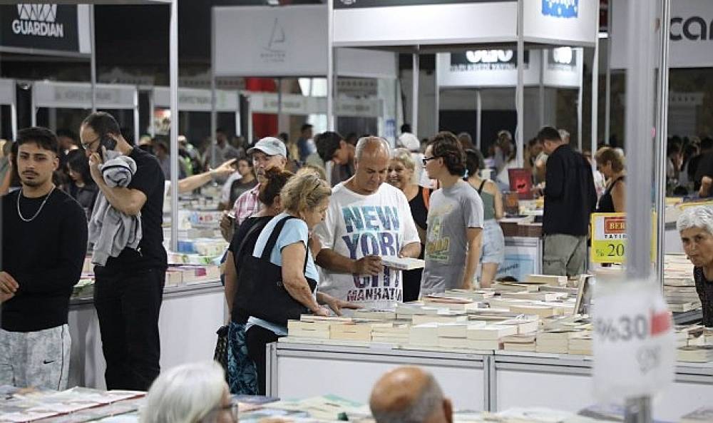 8. Edremit Kitap Fuarı Kitapseverlere kapılarını a&ccedil;tı
