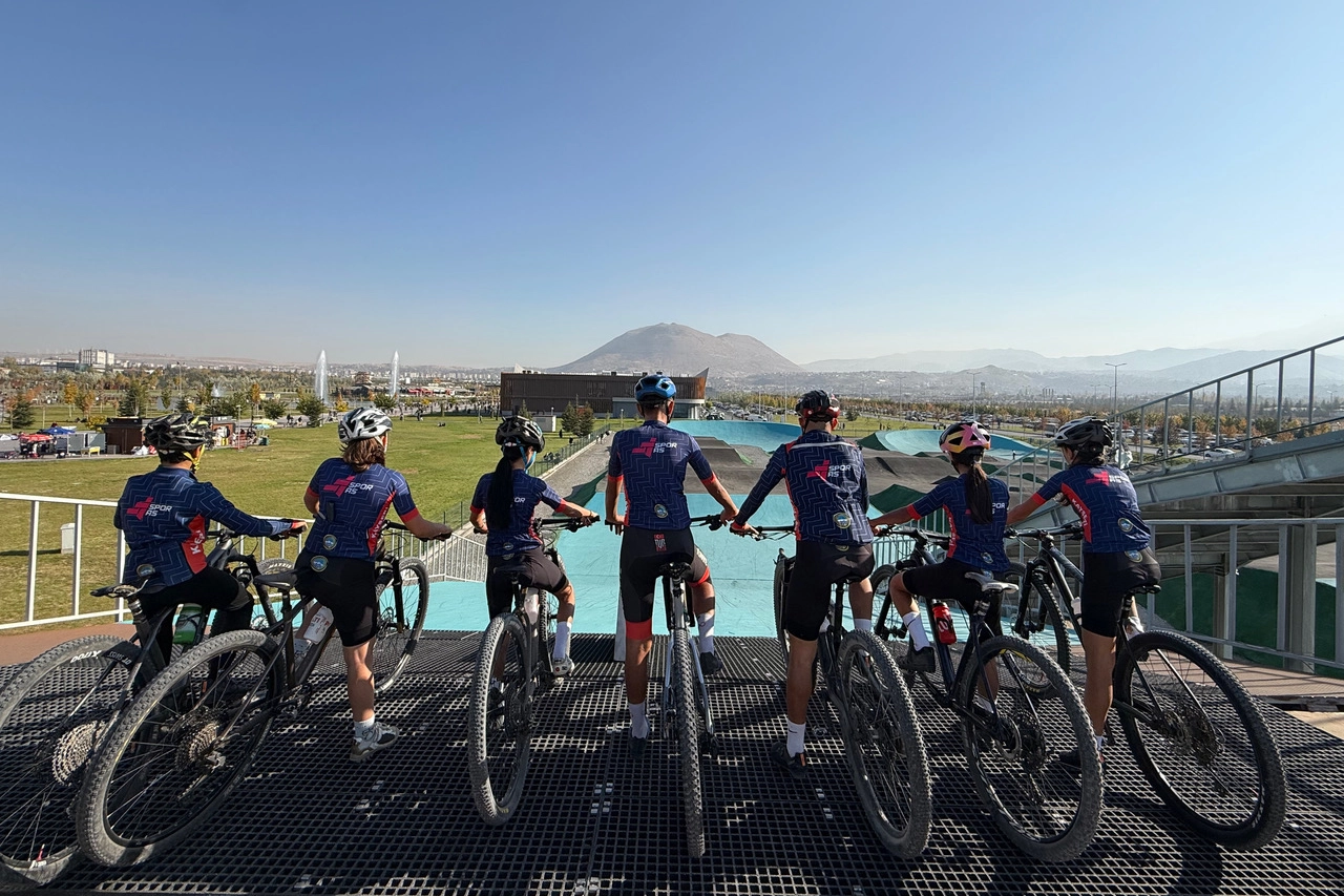 Kayseri'de BMX parkuruna gen&ccedil;lerden b&uuml;y&uuml;k ilgi