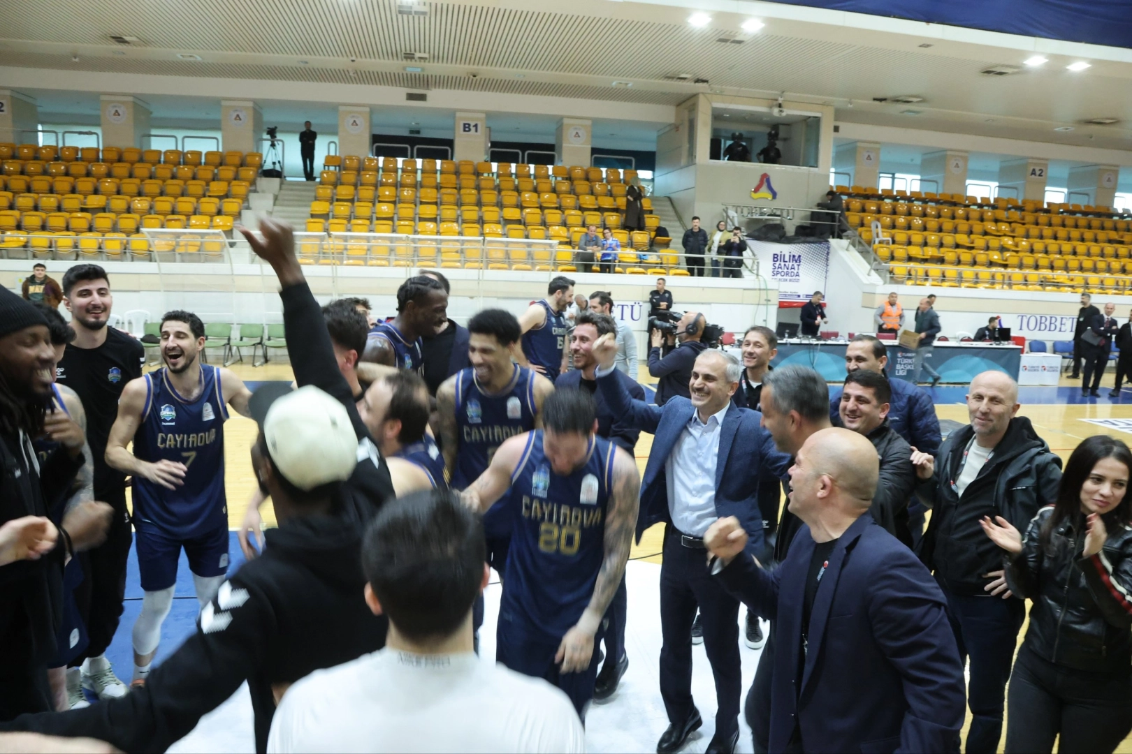 &Ccedil;ayırova basketbolda tarih yazdı