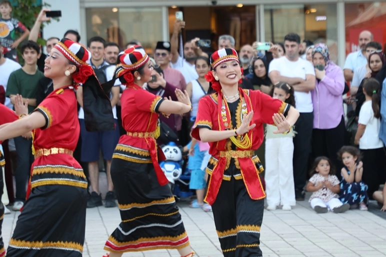 Festival coşkusu Bursa İneg&ouml;l&rsquo;&uuml;n d&ouml;rt bir yanını sardı