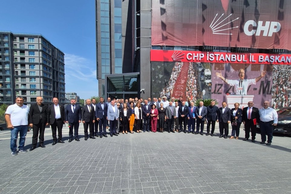 CHP İstanbul&rsquo;da saha &ccedil;alışmalarını hızlandırdı