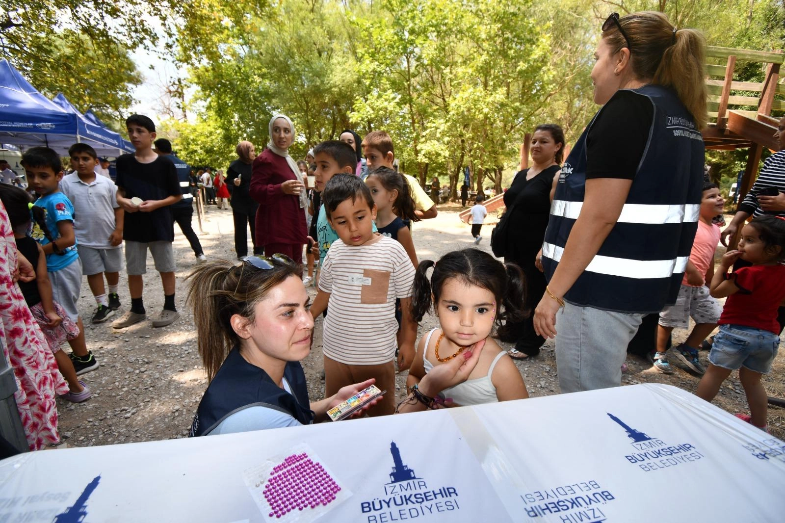 İzmir Bayraklı Karag&ouml;l&rsquo;de sosyal dayanışma pikniği