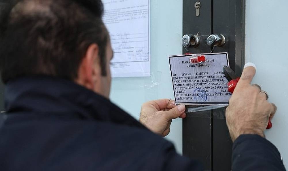 Kartepe'de Uyarılara Rağmen İhlalleri S&uuml;rd&uuml;ren Market M&uuml;h&uuml;rlendi