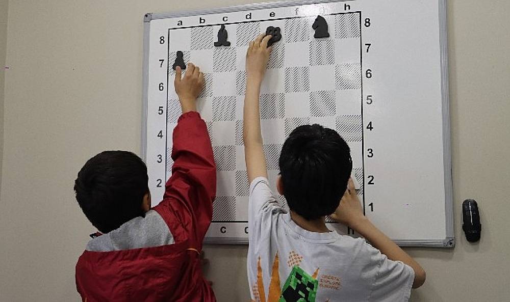 Maltepe'de Minik Zihinler Satran&ccedil;la G&uuml;&ccedil;leniyor