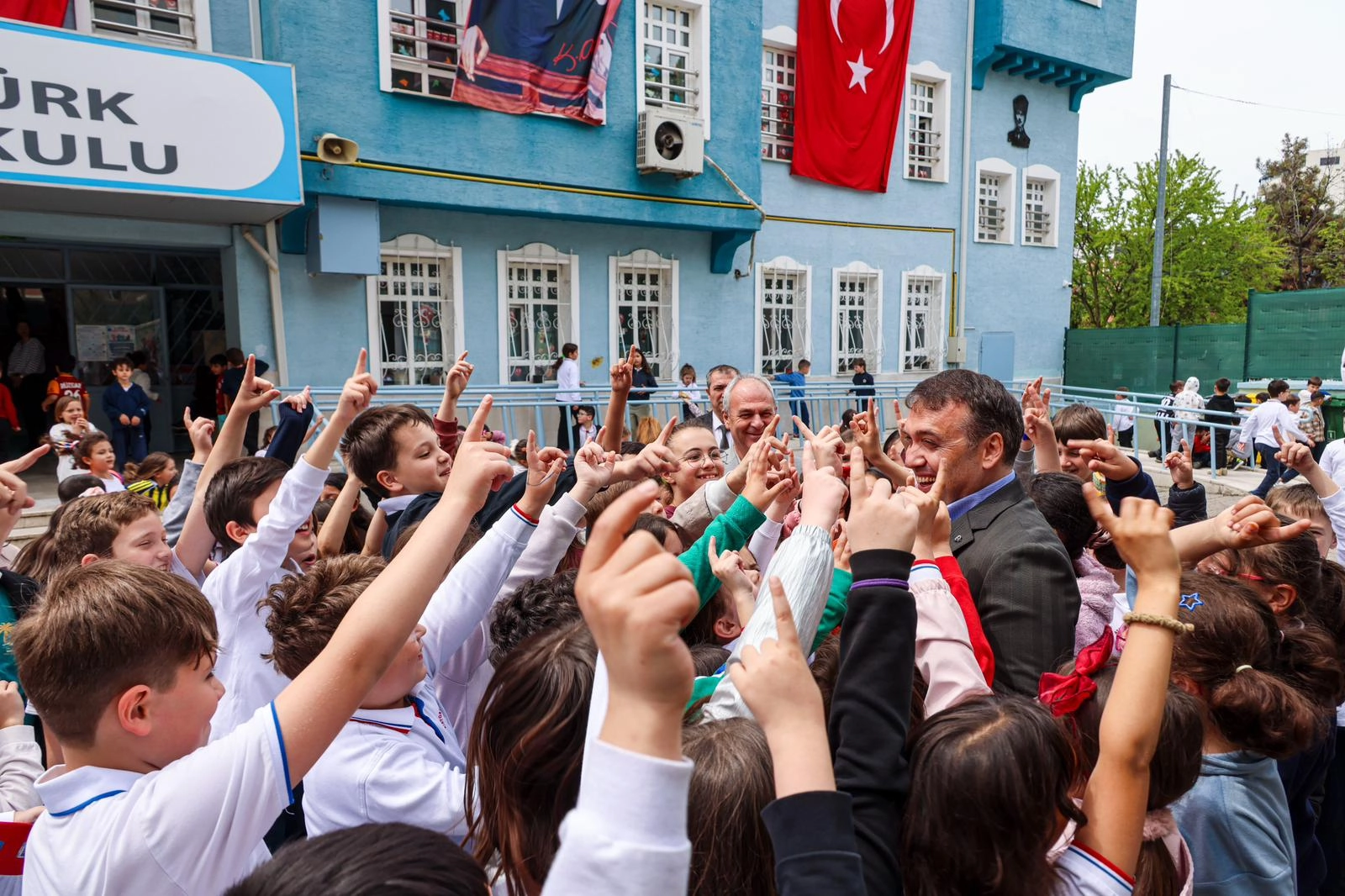 Bilecik'te Vali S&ouml;zer&rsquo;den &ccedil;ocuklara anlamlı ziyaret