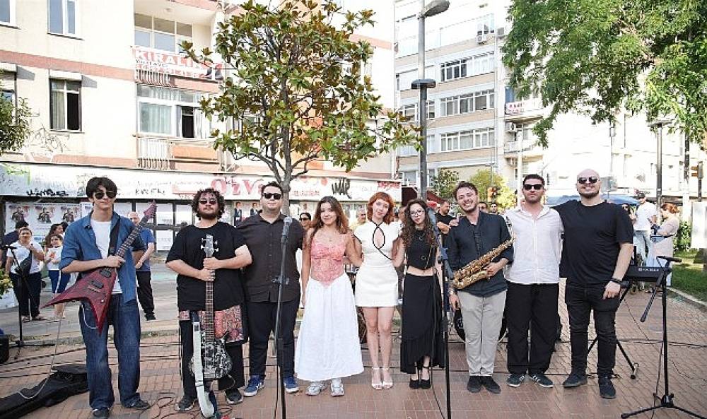 Kadık&ouml;y'&uuml;n Sokakları Gen&ccedil;lerin M&uuml;ziğiyle Şenleniyor