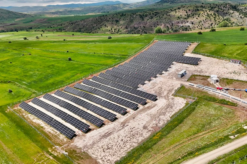 Sivas Belediyesi enerjisini g&uuml;neşten &uuml;retecek... &Ouml;zbelsan GES hizmete girdi