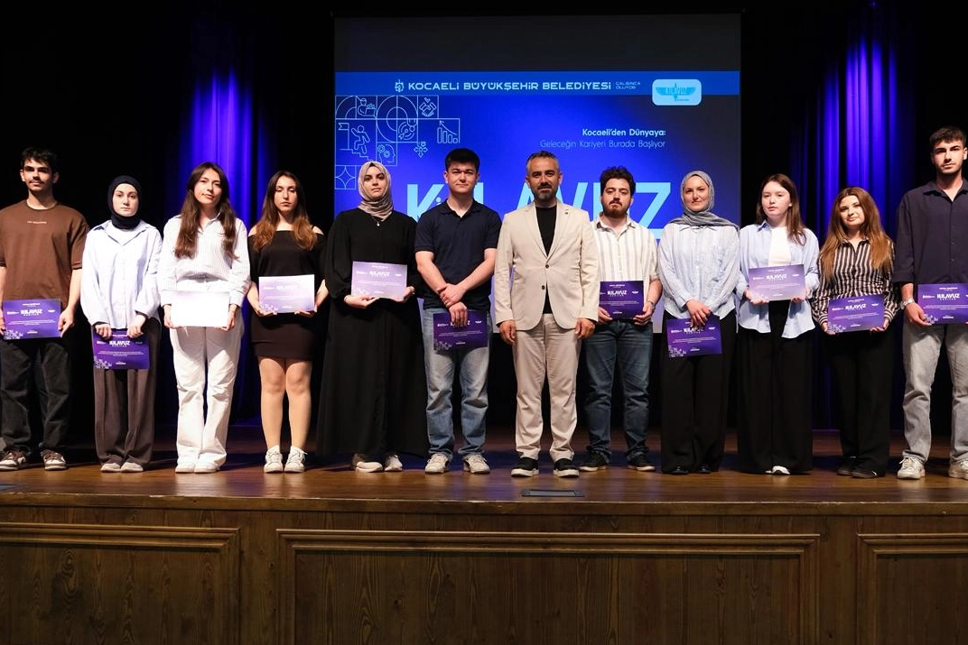 Kılavuz Kariyer&rsquo;de 358 &ouml;ğrenci sertifika aldı