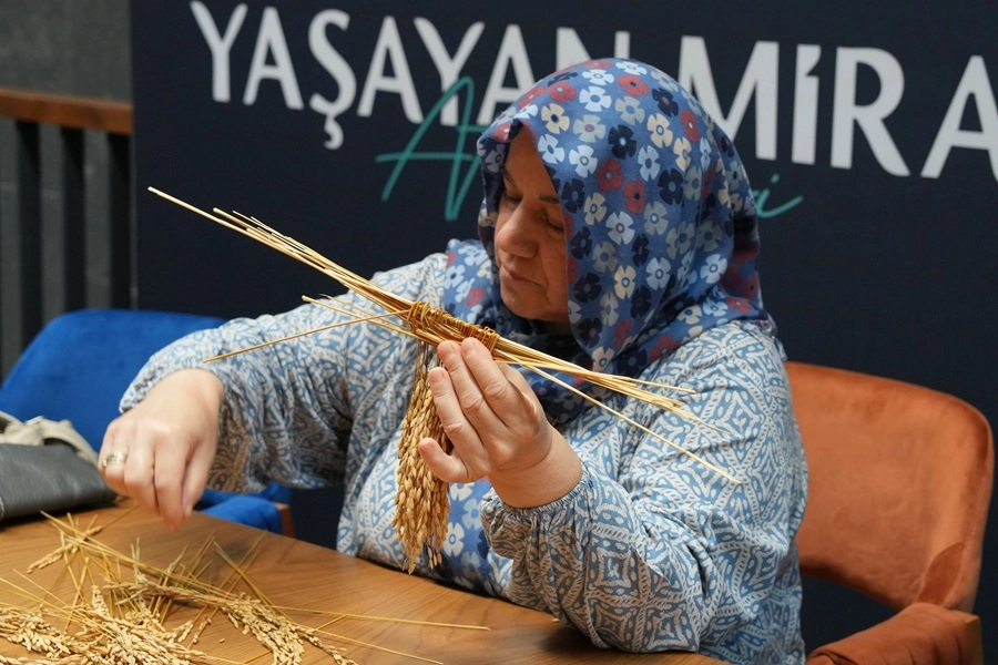 Samsun K&uuml;lt&uuml;r Yolu Festivali'nin ilk g&uuml;n&uuml;nde d&uuml;nya pr&ouml;miyeri