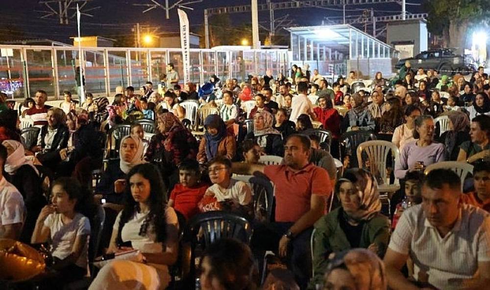 &Ccedil;umra'da "Sinema Yollarda" Etkinliğine Yoğun İlgi