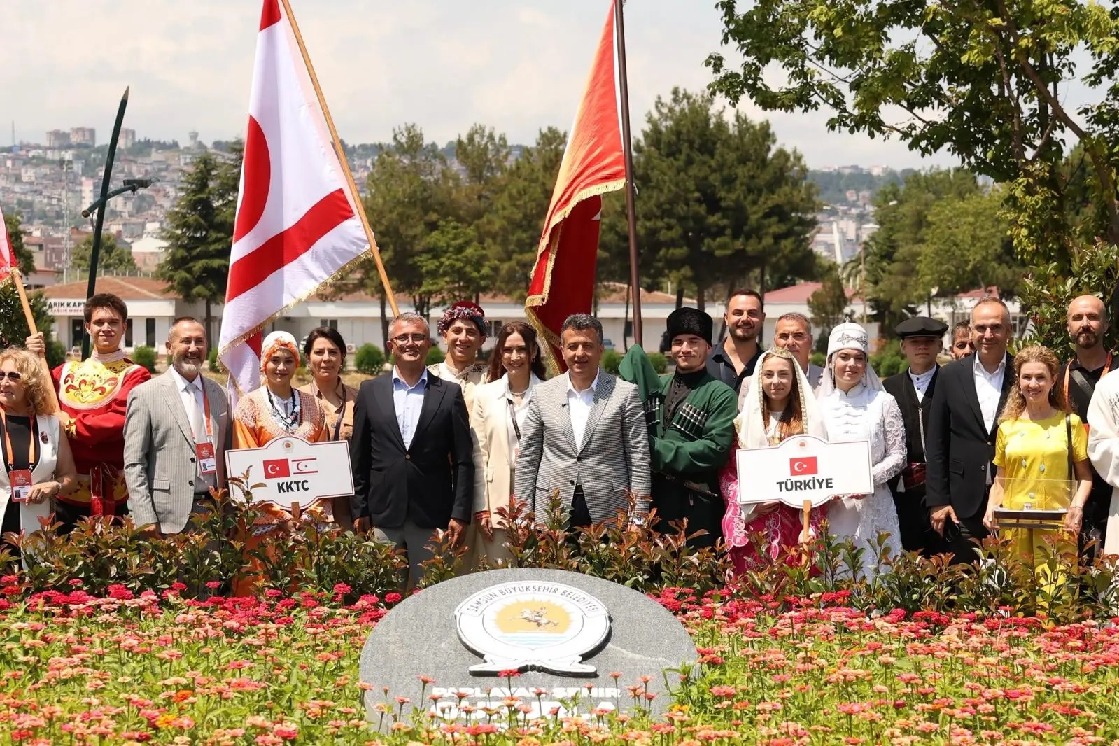 12 &uuml;lkeden dans&ccedil;ılar Samsun'da Başkan Doğan&rsquo;ı ziyaret etti