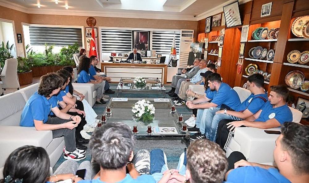 Erasmus &ouml;ğrencilerinden Başkan Topaloğlu'na ziyaret 