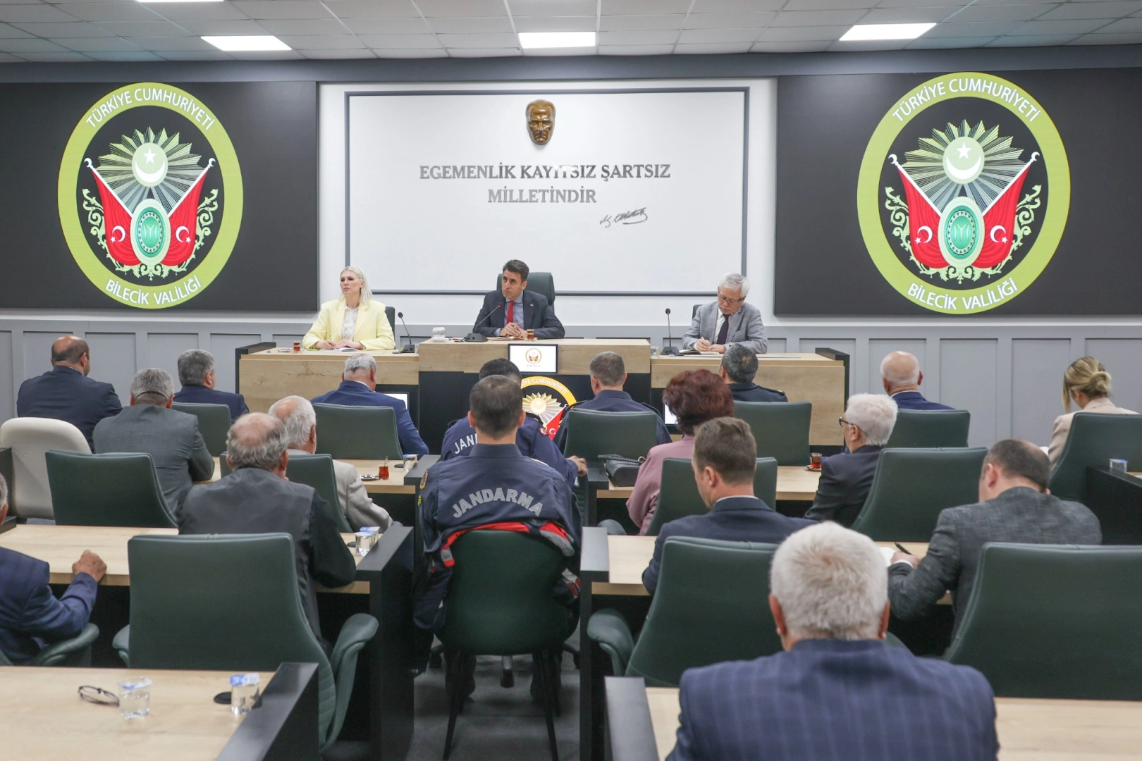 Bilecik Valisi Ayg&ouml;l muhtarlarla bir araya geldi