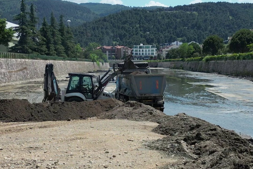 Bursa Nil&uuml;fer &Ccedil;ayı&rsquo;nda temizlik &ccedil;alışmaları tamamlandı
