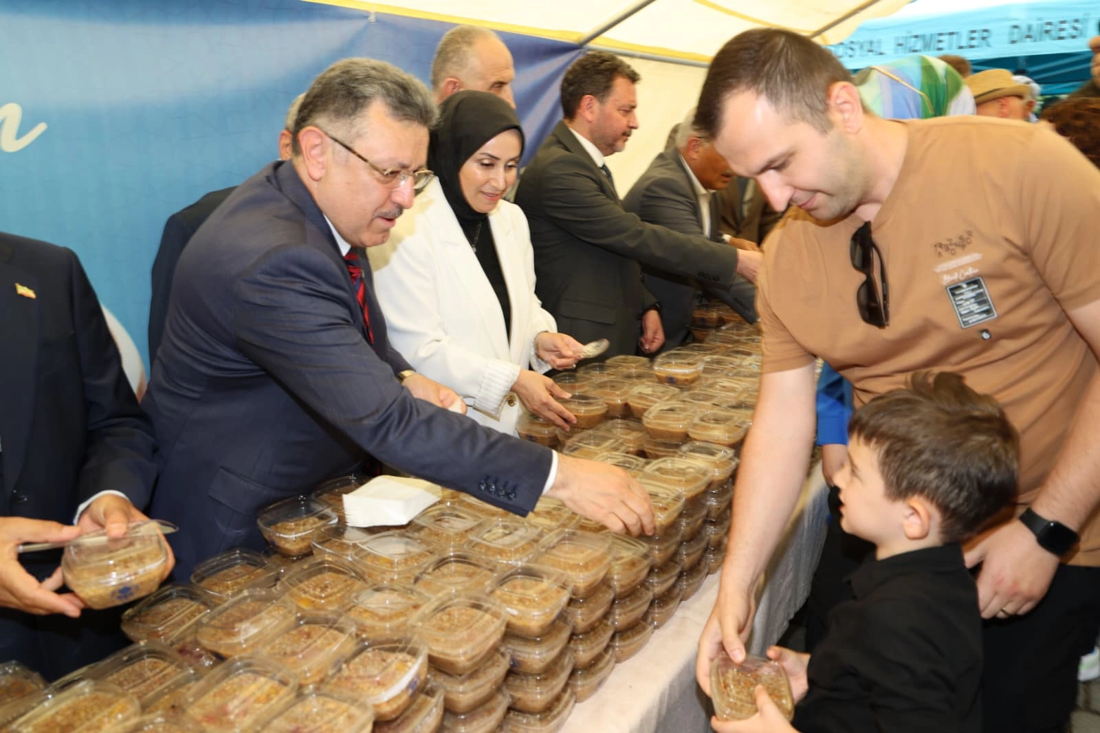 Trabzon&rsquo;da 3 bin kişiye aşure ikramı