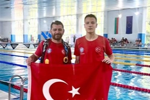 Denizli B&uuml;y&uuml;kşehir Belediyesporlu y&uuml;z&uuml;c&uuml;ler altın madalyaları topladı