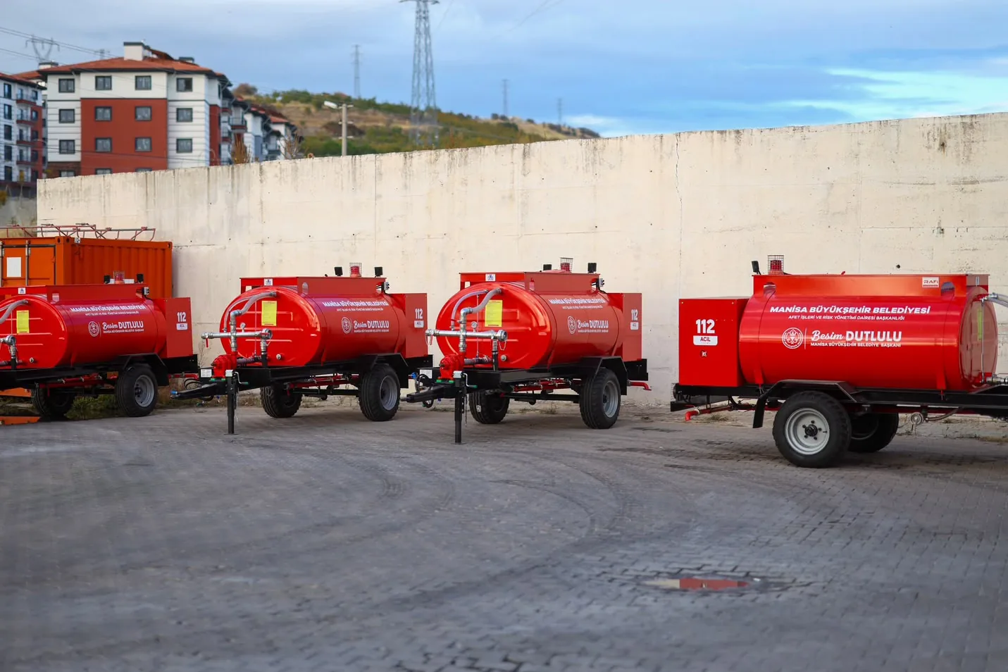 Manisa Demirci&rsquo;de yangınlara karşı tanker desteği